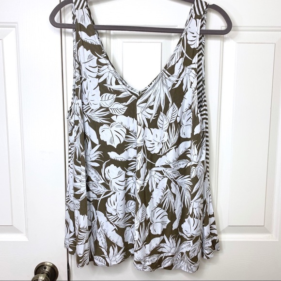 Old Navy Tops - TWO SIDED V NECK TANK SIZE XL